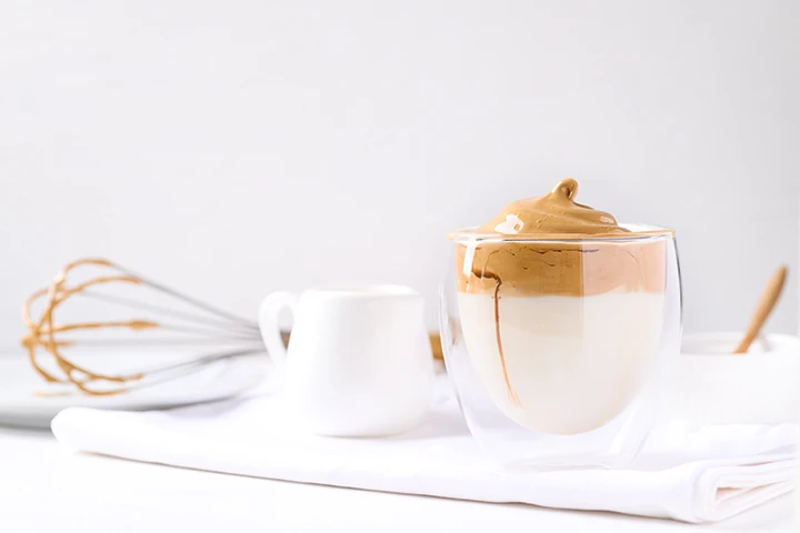 Cómo preparar el café Dalgona paso a paso