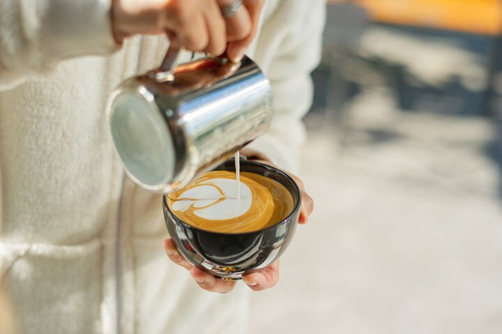 Disfrutar de un café con leche