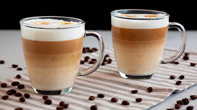 Café con leche o café latte macchiato: ¿cuál es la diferencia y cuál es mejor?