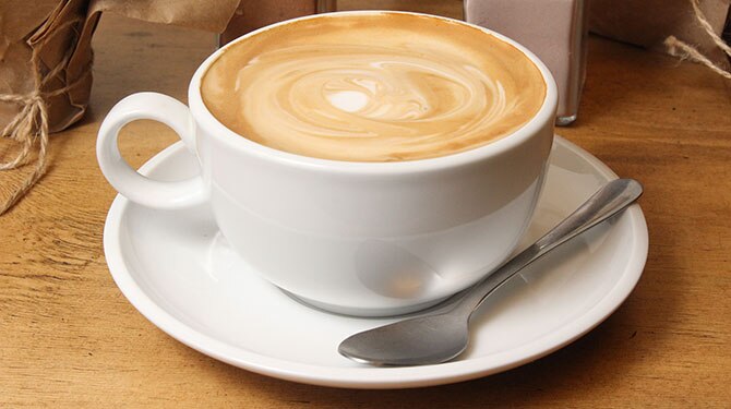 Los 5 pasos para preparar un café Flat White